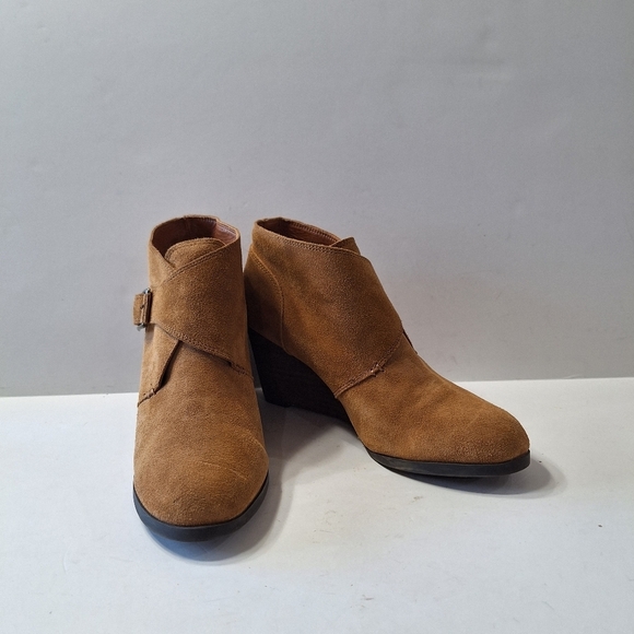 Lucky Brand Western Camel Suede Wedge Heel Ankle Booties Size 8.5 - Picture 9 of 13
